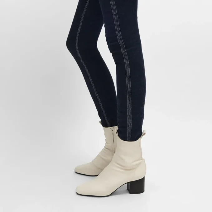 Cheri – Zipped Boot in Stretch Lambskin