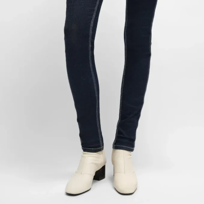 Cheri – Zipped Boot in Stretch Lambskin