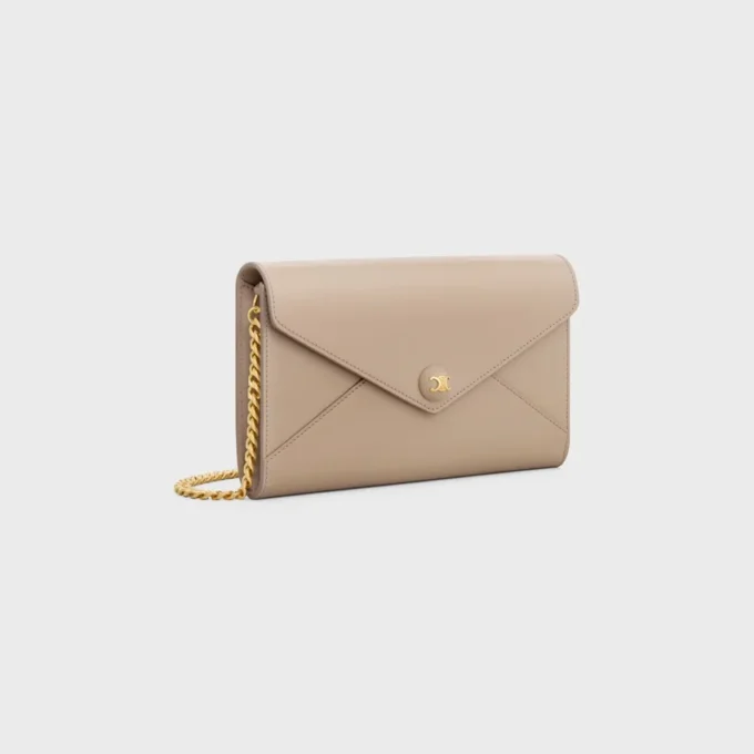 Envelope Wallet on Chain in Shiny Calfskin Envelope Wallet on Chain in Shiny Calfskin