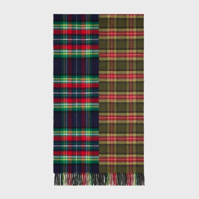 Scarf in Double-Face Cashmere Scarf in Double-Face Cashmere